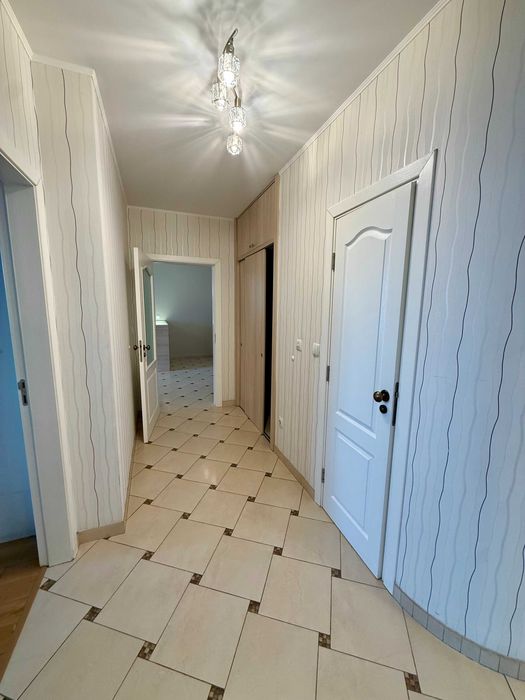 Дава се под наем Тристаен апартамент в София, Младост 2 - 100 кв.м за 897.6 € - Снимка #4