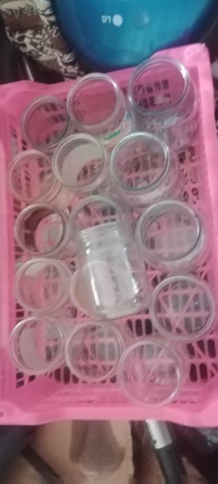 Банки    разные  1    есть  с  закручивающей  крышкой40т