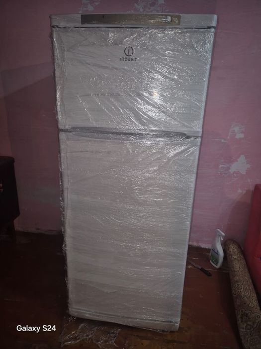 Холодильник Indesit в отличном состоянии