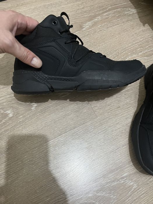 Продам ботинки новые