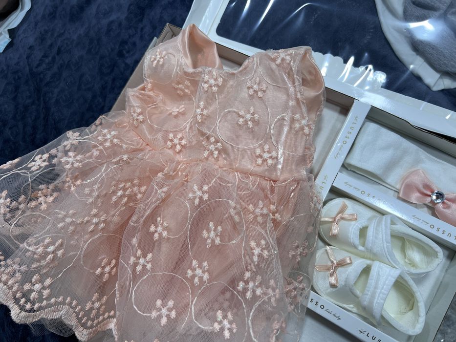 Продам платье новорожденному