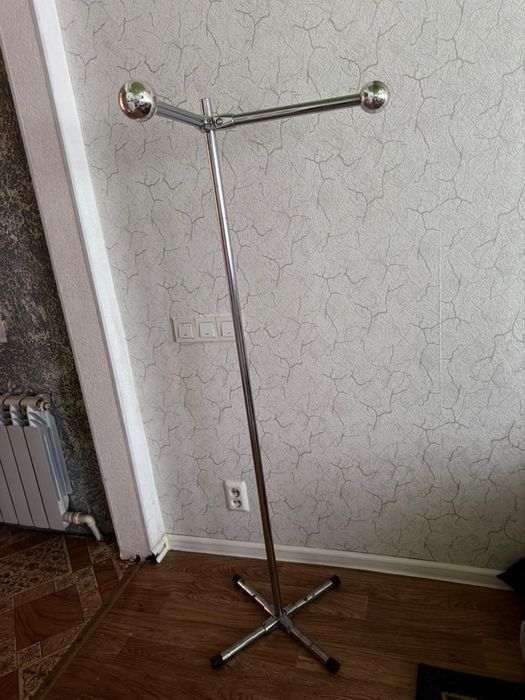 Напольная стойка для одежды
