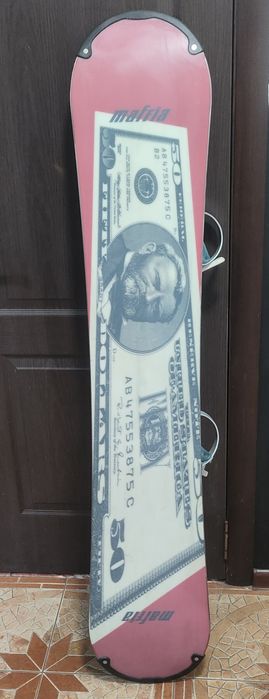 Сноуборд с креплениеми