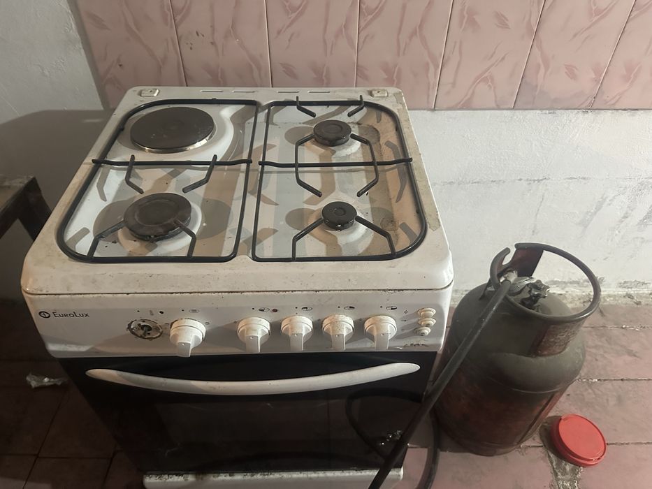 Продам газ плиту рабочая+баллон