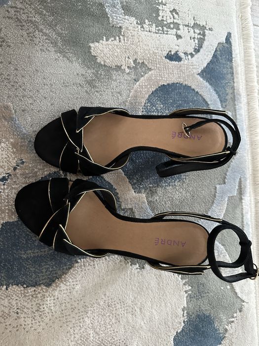 Sandale cu toc Andre Paris marime 36