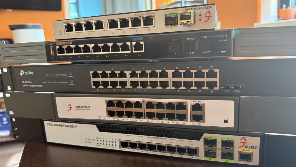 TP-Link Deco X50-PoE, switch-uri Xikestor PoE 2.5G/10G, routere Grandstream GWN