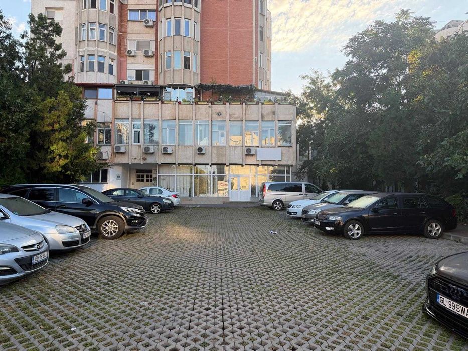 Inchiriez spatiu comercial
