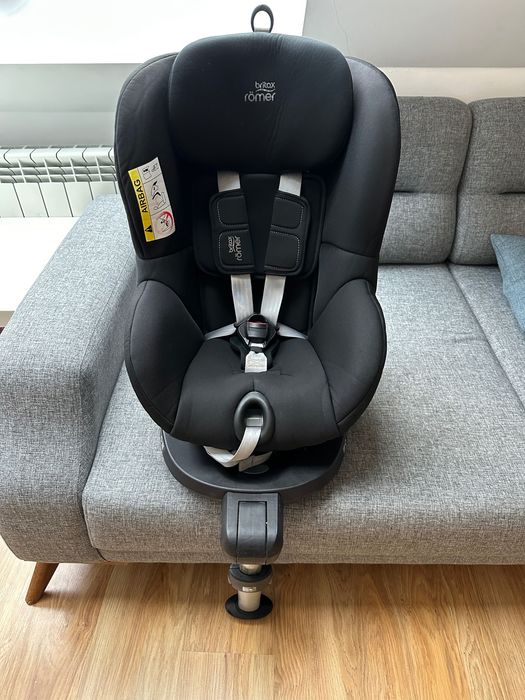 Britax romer dualfix стол за кола
