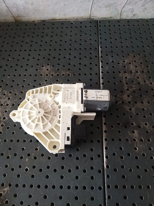 Motoras macara stanga spate skoda yeti 5l 5l0959811