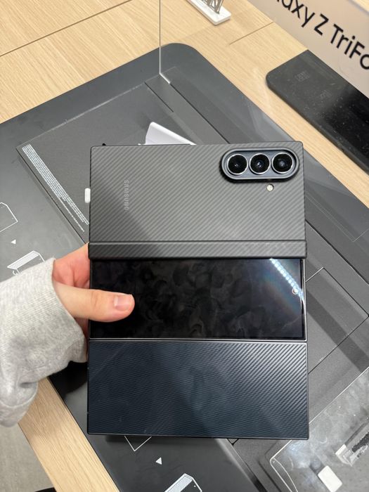 Samsung Galaxy Trifold