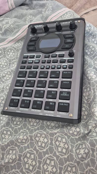 Roland SP 404 mk2 семплер грувбокс