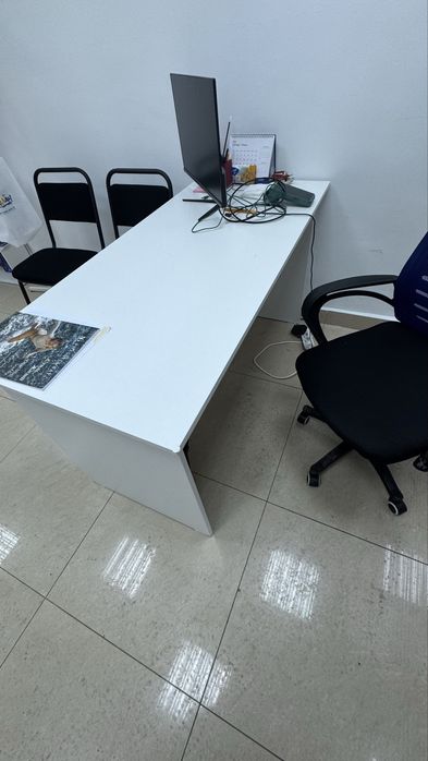 Столы белые офисные