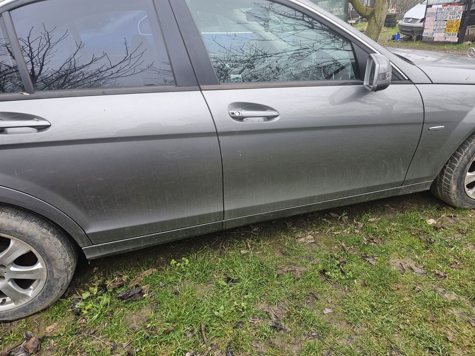 Dezmembrez Mercedes  W 204