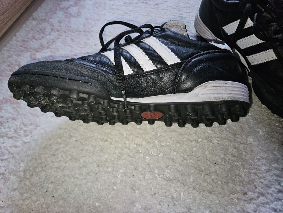 Vind adidas teren sintetic