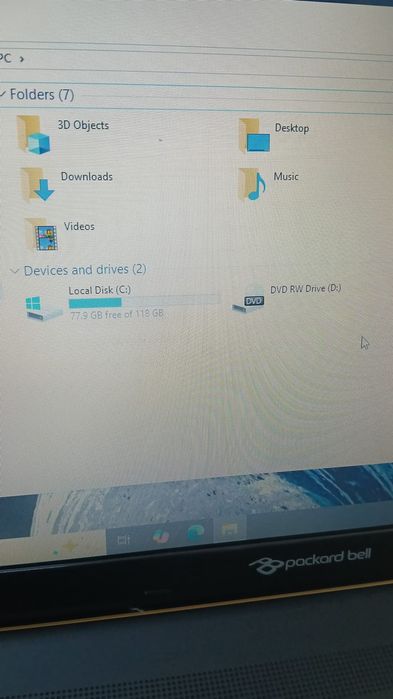 Leptop procesor i3 8 giga rami
