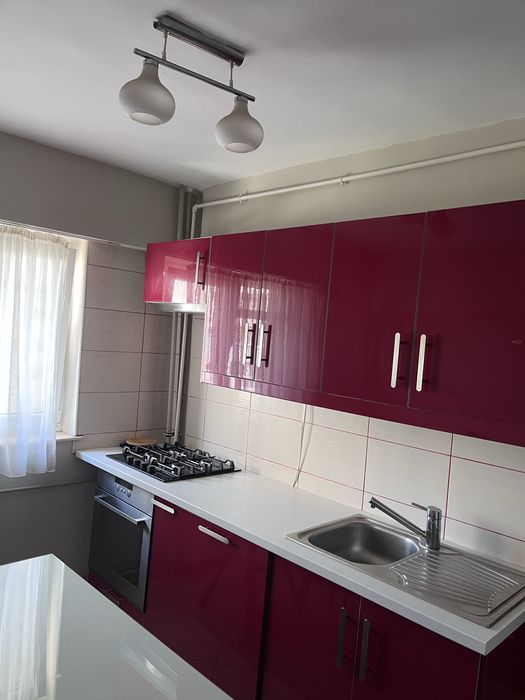 Inchiriez apartament 3 camere