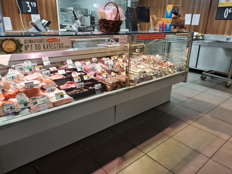 Щандова хладилна витрина ретро серия с право стъкло