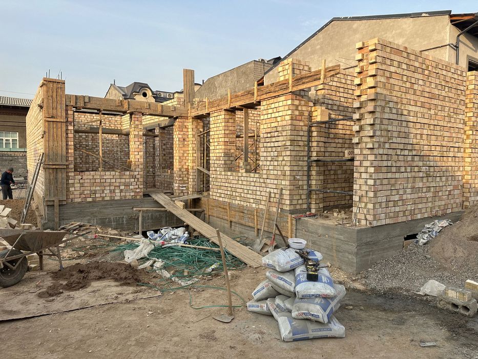 Yengi qurilgan uy sotiladi