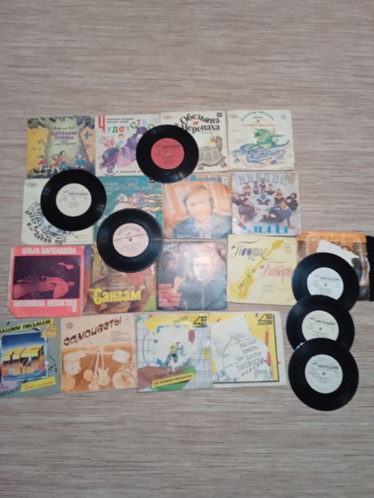 ДВД   Пластинки диски кассеты