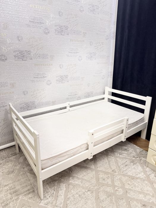 Детская кровать из березы