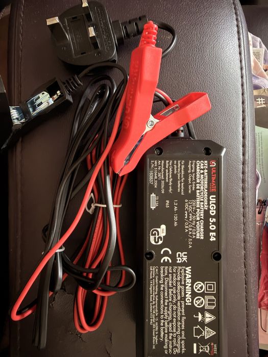 Redresor inteligent pt baterii auto si moto marca ultimate speed