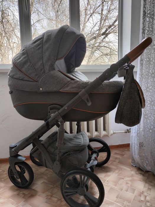 Продам детскую коляску