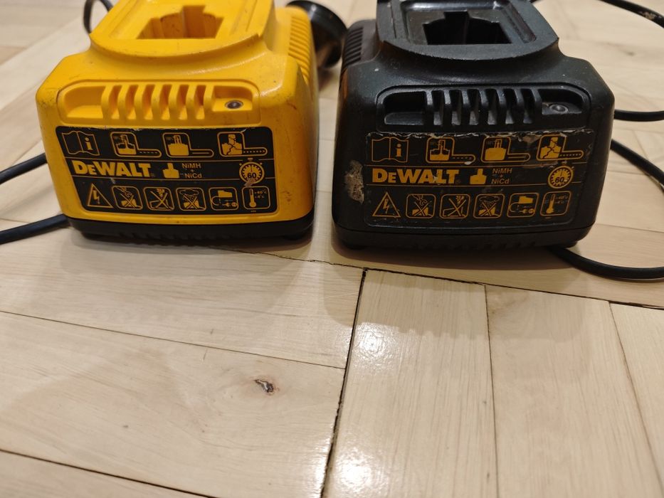 Продавам 2 бр. зарядни DeWalt DE9116.