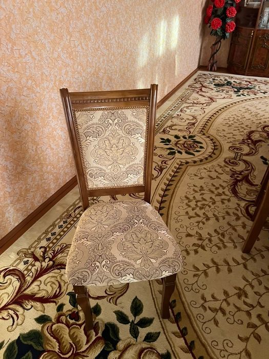 СРОЧНО продаётся мебель для гостиной. Стол+стул