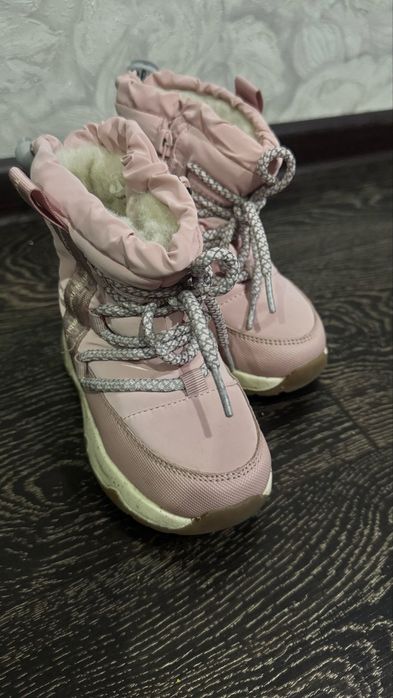 Продам зимние ботиночки