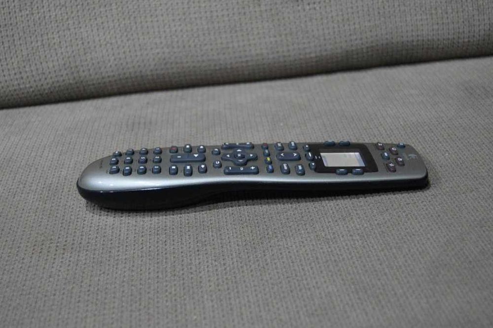 Telecomandă Universală Logitech Harmony 650 – Control Complet 8 în 1