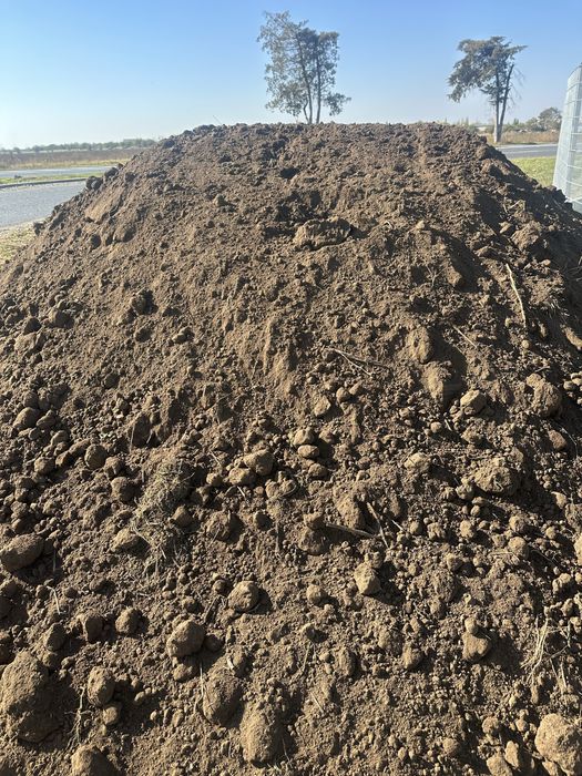 Vand pamant vegetal si pamant de umplutura