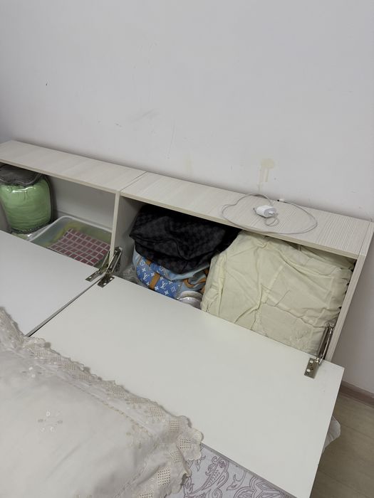 Двуспальная кровать