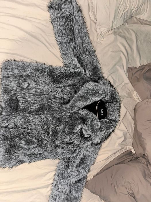 Продам дайсон и 2 шубы