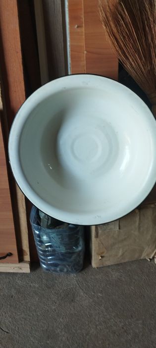Продам таз эмалированный.