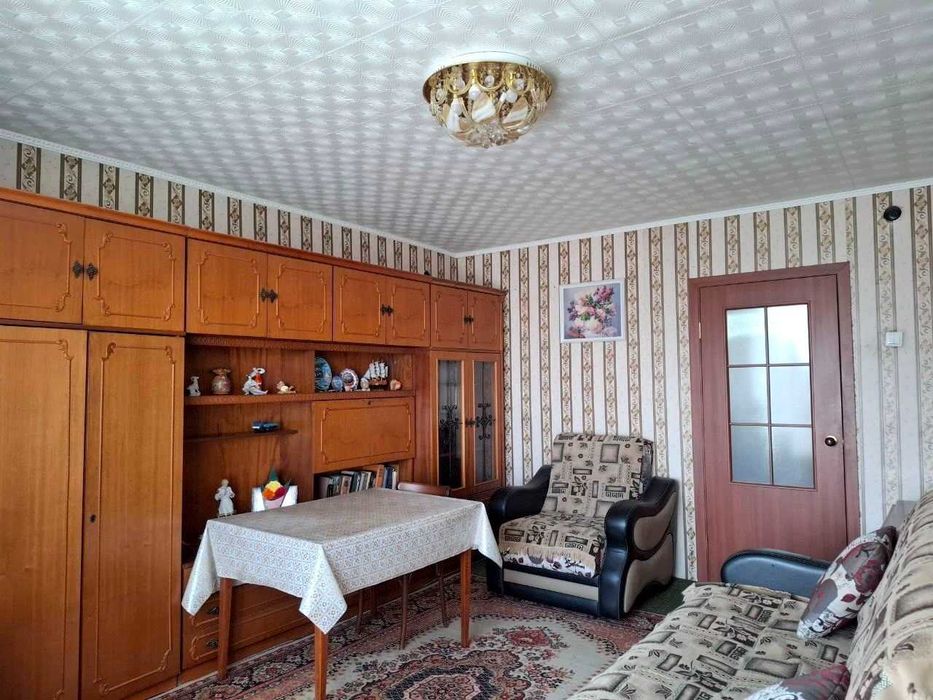 В продаже 4-комнатная квартира.