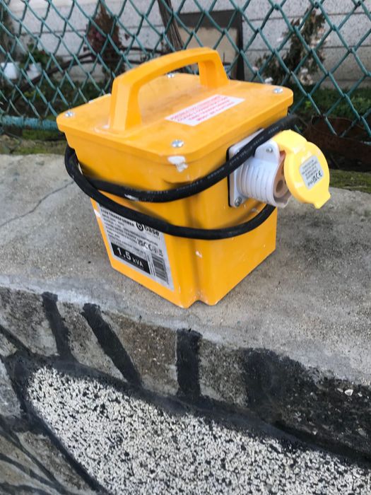 Трансформатор  от 220в- на 110 в