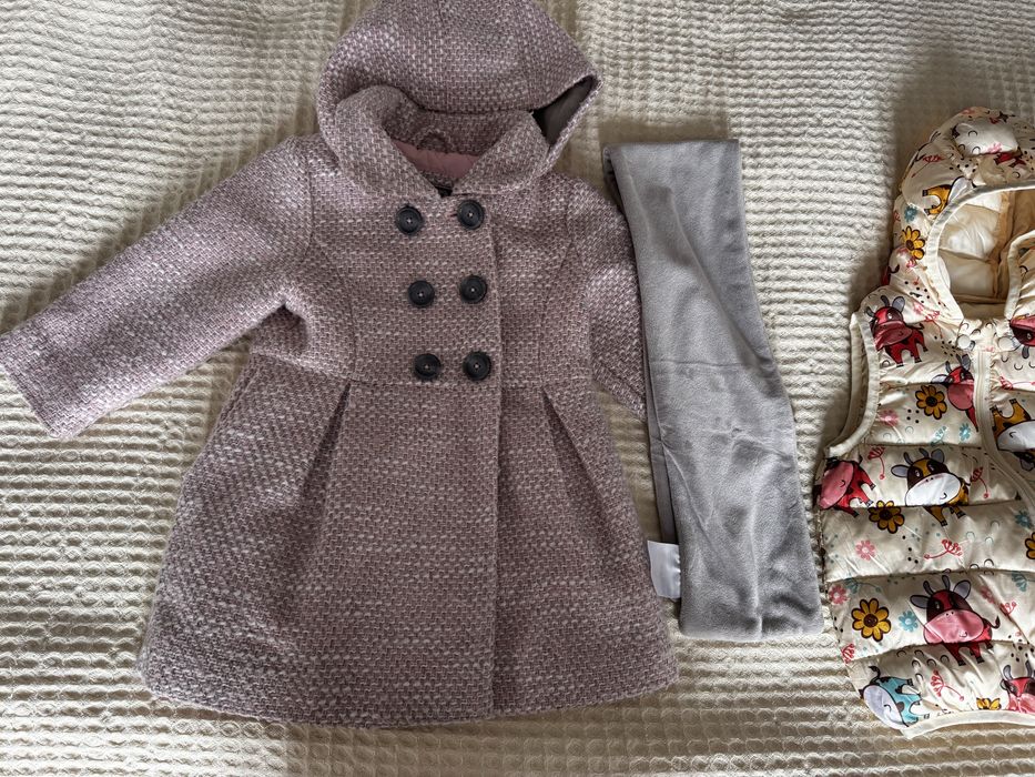 Продам пальто на девочку и жилетку