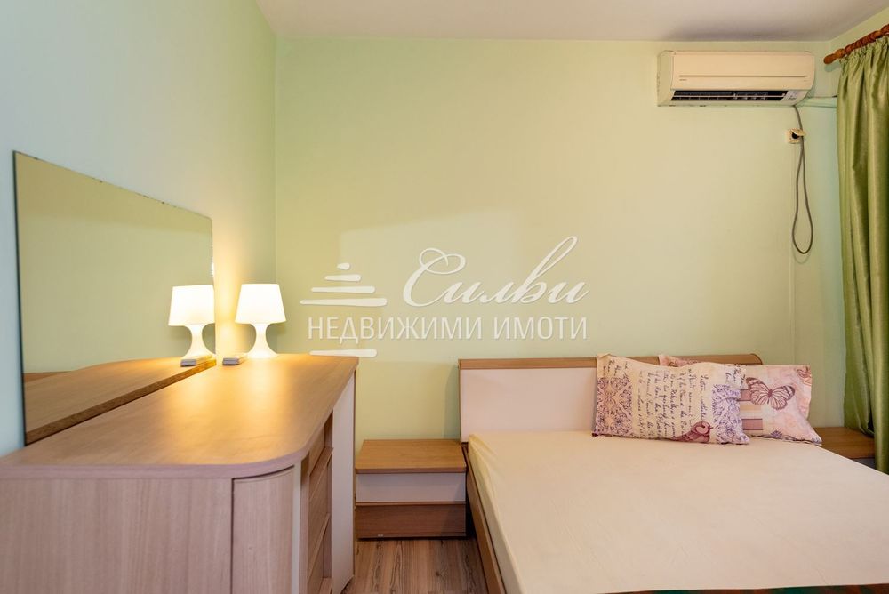 Четиристаен апартамент до училищата - кв.Добруджански!