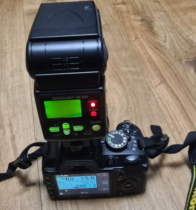 DSLR Nikon D3100 + blitz SB-600 + 2 obiective