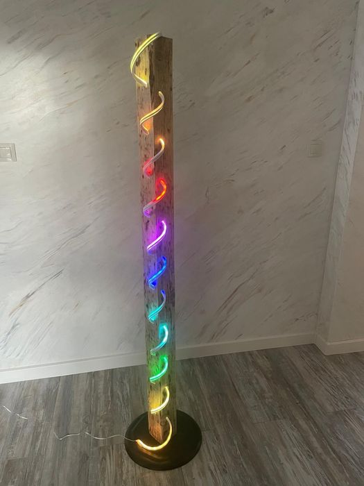 Ръчно изработена лампа от естествено дърво и лед светлини