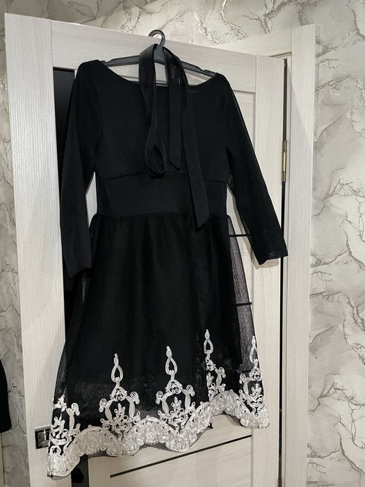 Платья для женщин