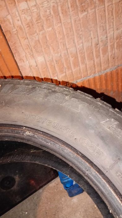 205/60 R16 doua anvelope iarna