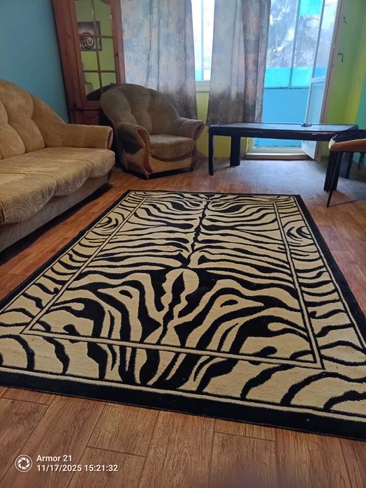 Продавам Килим запазен