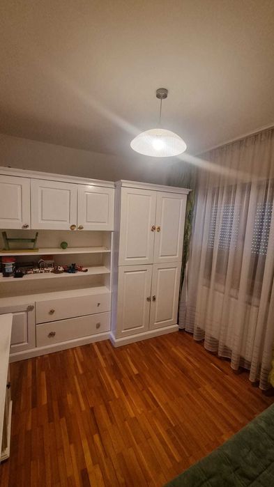 Inchiriere apartament cu 3 camere,2 bai, balcon si parcare, zona Dacia