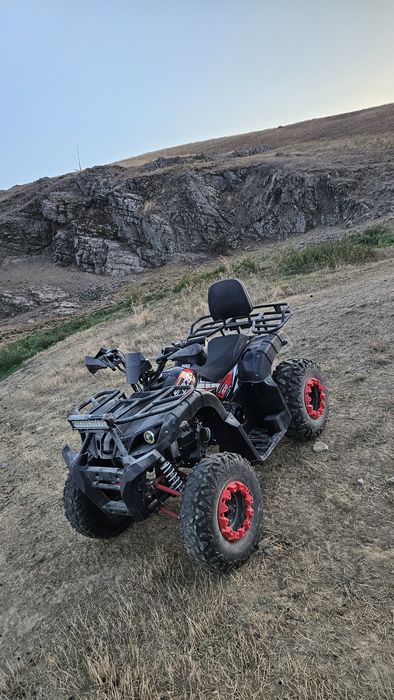 Vând atv aproape nou