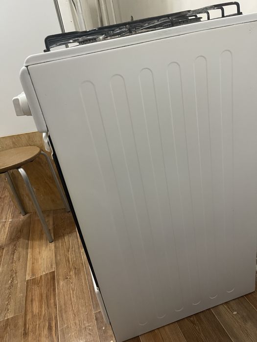 Продам газ плиту