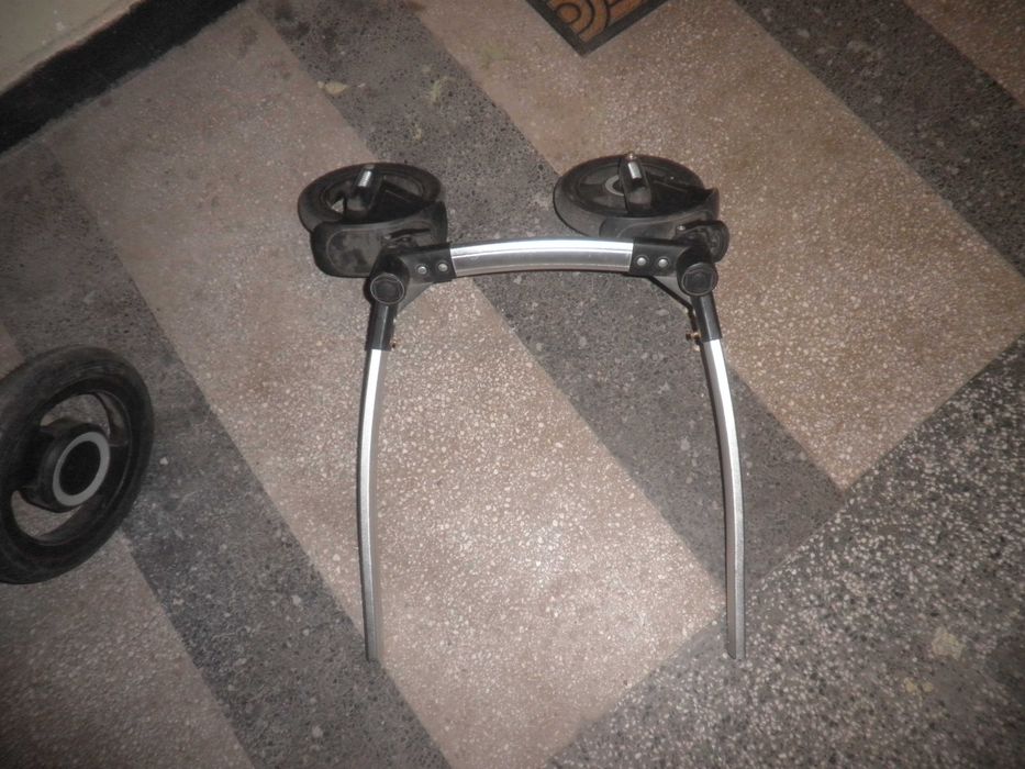 Продавам  количка  .