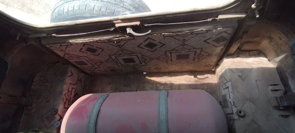 Uaz sotiladi  1996 yil