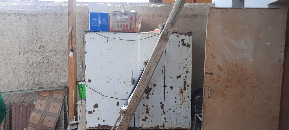 Холодильник сотилади