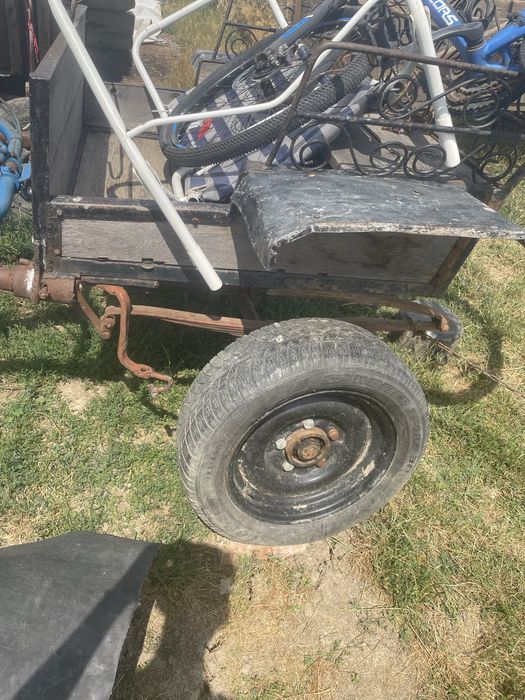 Vănd divese lucruri